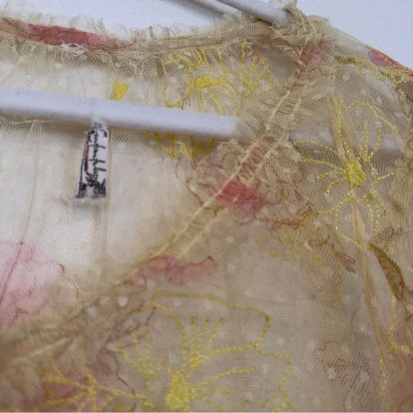 Free People Intimately Postcard From Paris Long Sleeve Top M Yellow Floral Lace - Picture 13 of 13